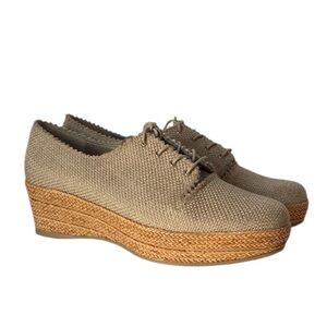 Stuart Weitzman Platform Oxford Lace Up Shoes, size 9